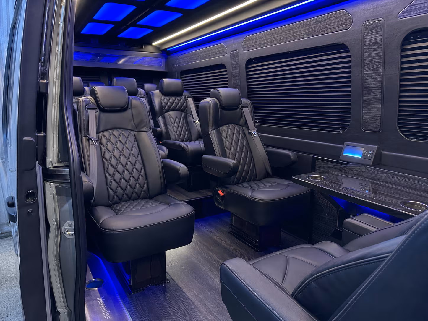 book the perfect ride for your next airport transfer 2