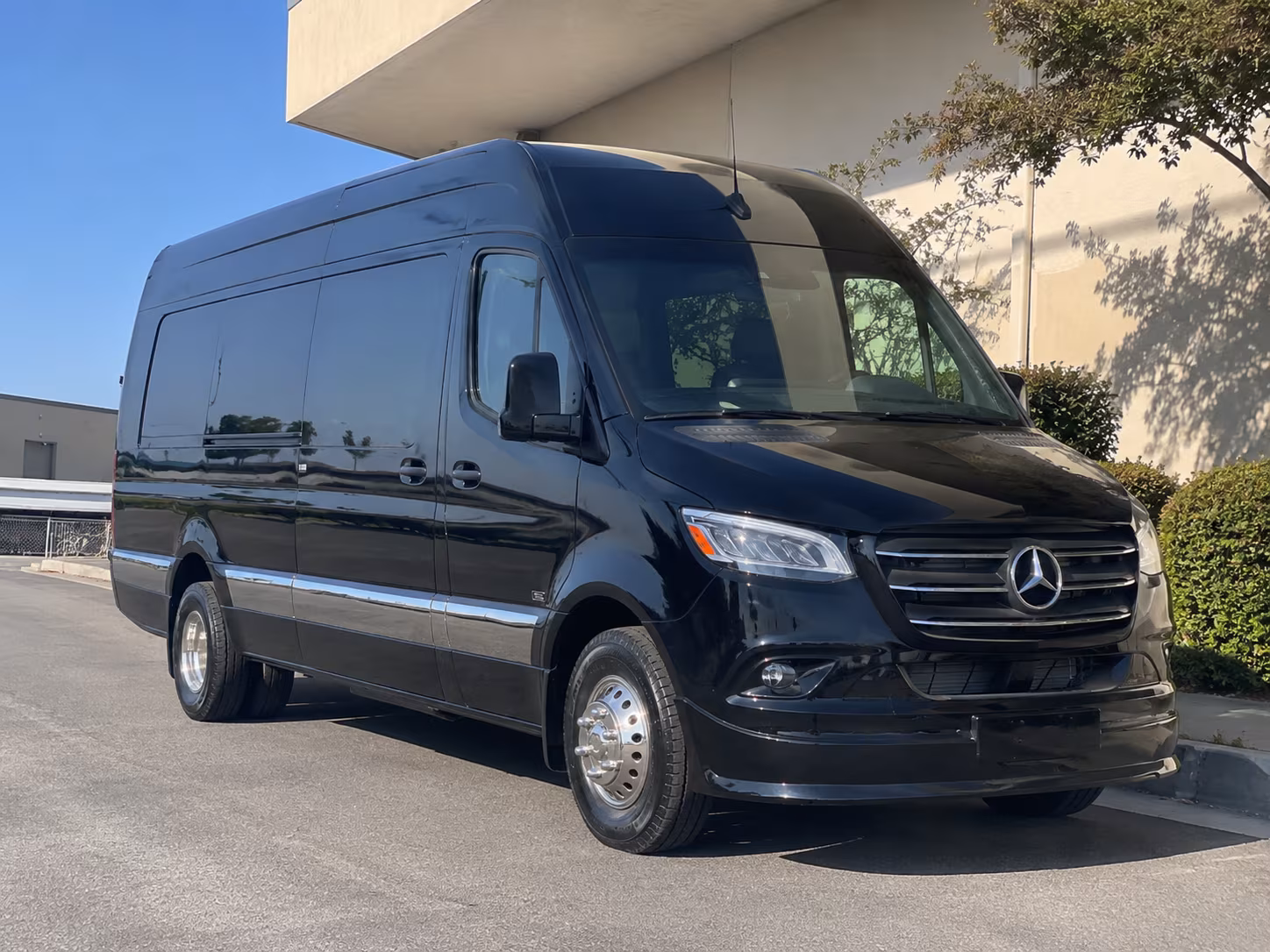 bus rental options for yakima trips