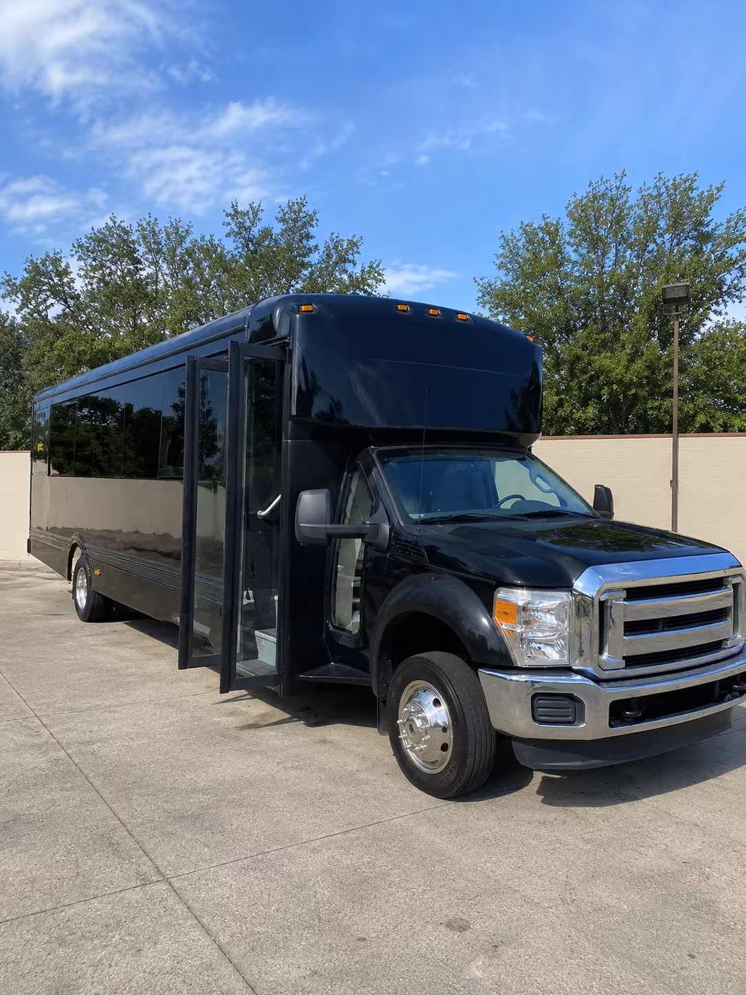 yakima 20 passenger party bus