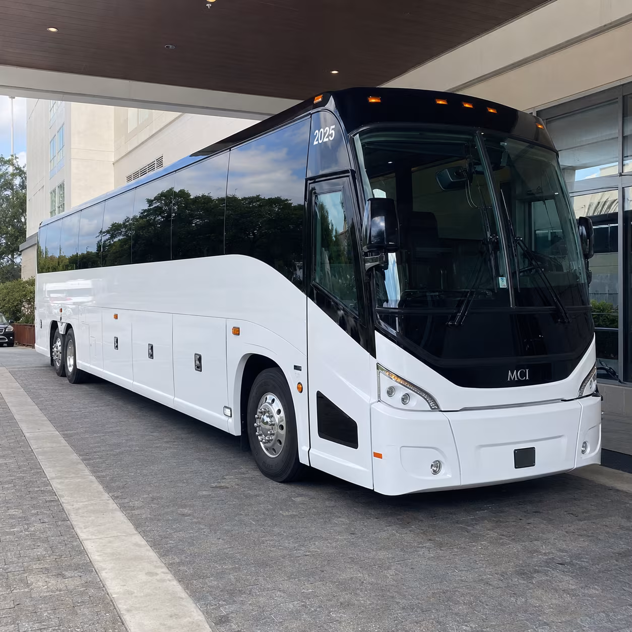 yakima 54 passenger charter bus